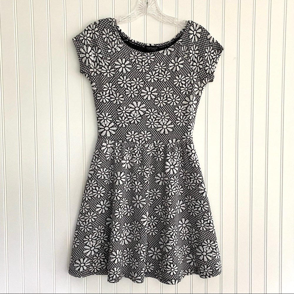 Topshop black/white daisy pattern dress SIZE 6